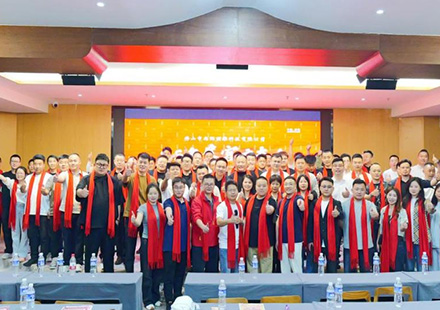 双擎驱动，，，，，，，，智创将来｜尊龙凯时26年度客户大会美满落下帷幕